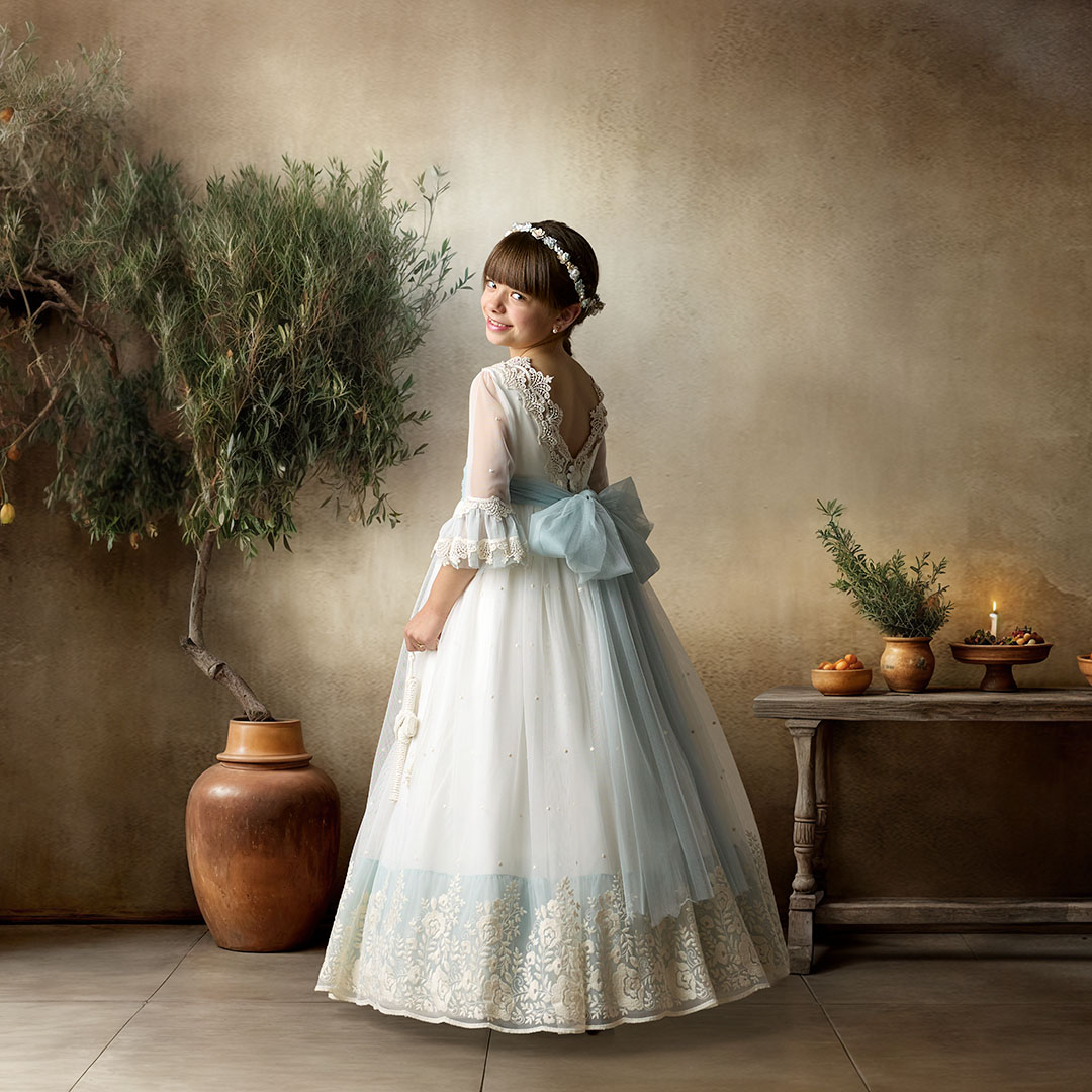Fotografia de niña de comunion en estudio de Alberto Otero